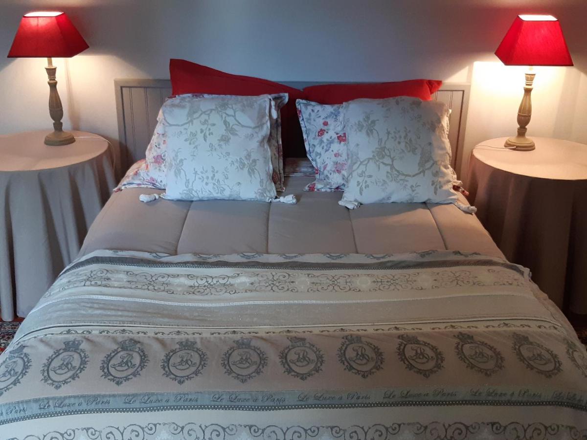 Chambres D'Hotes Domaine Du Bois-Basset Saint-Onen-la-Chapelle Luaran gambar